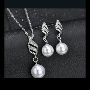 Freshwater Pearl and simulated diamonds matching earrings
